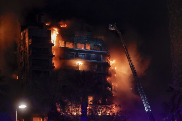 Ισπανία: Τέσσερις νεκροί από πυρκαγιά σε πολυκατοικία στη Βαλένθια