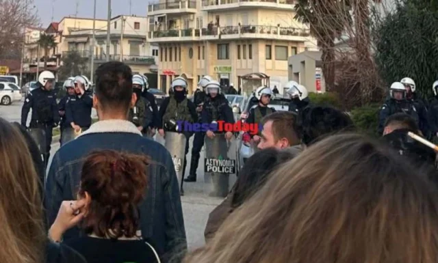 Κομοτηνή: Εισβολή των ΜΑΤ στην Νομική του ΔΠΘ [ΒΙΝΤΕΟ]