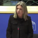 Τέμπη: Χειροκροτήθηκε η Μαρία Καρυστιανού στο Ευρωκοινοβούλιο [ΒΙΝΤΕΟ]