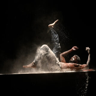 Ο βραβευμένος χορευτής Pak Ndjamena έρχεται στην Αθήνα για να παρουσιάσει την παράσταση Deus Nos Acudi – God Help Us