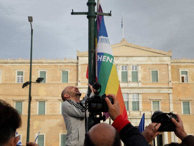 Ιστορική μέρα για τα ανθρώπινα δικαιώματα: Η Ελλάδα είπε επιτέλους «ναι» στην ισότητα στον γάμο