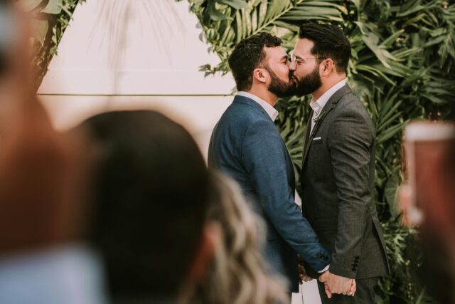 Δημοσιεύτηκε η πρώτη αναγγελία για γάμο ομοφύλου ζευγαριού μετά την ψήφιση του νομοσχεδίου