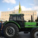 Αγροτικό συλλαλητήριο: Ολοένα και περισσότερα τρακτέρ φθάνουν στην πλατεία Συντάγματος