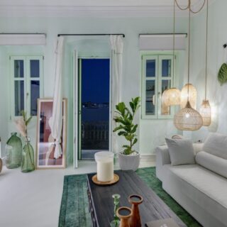 Η αναβίωση ενός νεοκλασικού κτιρίου της δεκαετίας του ’50 στη Σύρο