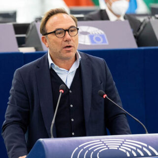 Ο Πέτρος Κόκκαλης ίδρυσε πολιτικό φορέα- «Κόσμος» το όνομά του