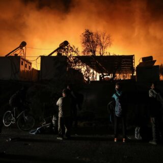 Δίκη των 6 της Μόριας: Από την πύρινη κόλαση, εξιλαστήρια θύματα των πολιτικών ευθυνών