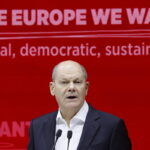 Σολτς: «Θα ήταν καλό» η βρετανική δικαιοσύνη να προστατέυσει τον Τζούλιαν Ασάνζ