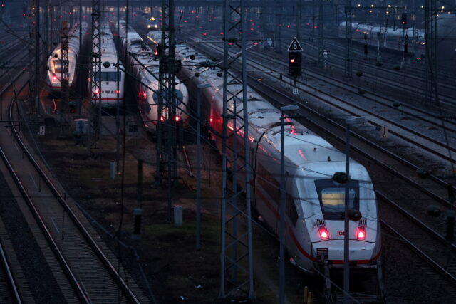 Γερμανία: Η εταιρεία των γερμανικών σιδηροδρόμων συμφώνησε με το συνδικάτο των μηχανοδηγών σε μείωση των ωρών εργασίας