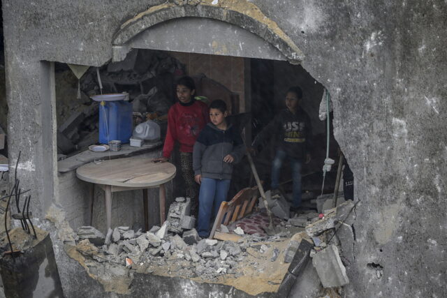 Γάζα: Τουλάχιστον 30.717 Παλαιστίνιοι νεκροί – Πρόσθετα μέτρα κατά του Ισραήλ ζητά η Νότια Αφρική