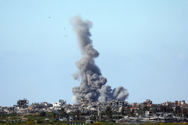 Ισραήλ: «Η Χαμάς πυροβόλησε κατά του πλήθους που περίμενε βοήθεια» – Τουλάχιστον 31.490 Παλαιστίνιοι νεκροί από τις 7 Οκτωβρίου