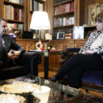 Συνάντηση Μητσοτάκη–Σακελλαροπούλου: «Πρώτη προτεραιότητα η αντιμετώπιση της ακρίβειας»