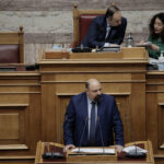 Πρόταση δυσπιστίας – Χρήστος Τριαντόπουλος: «Δεν υπήρχαν εντολές για “διαμόρφωση” του χώρου στα Τέμπη»
