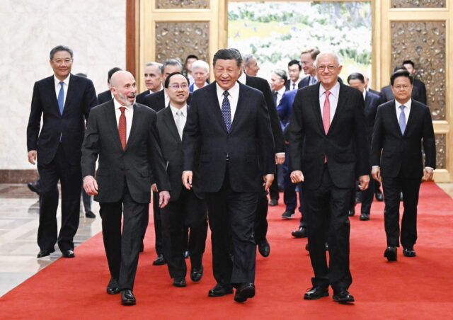 Κίνα: Επιχειρηματίες από τις ΗΠΑ υποδέχεται στο Πεκίνο ο Σι Τζινπίνγκ