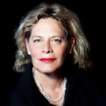 Η Nadya Tolokonnikova από τις Pussy Riot και η συγγραφέας Deborah Levy στο WOW Athens 2024