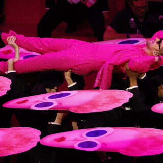 Oscars Highlights: Από το κατεστραμμένο φόρεμα της Emma Stone, μέχρι την επική εμφάνιση του Ryan Gosling ως Ken