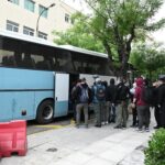 Στα δικαστήρια οδηγήθηκαν οι 67 συλληφθέντες για την φονική επίθεση στον αστυνομικό