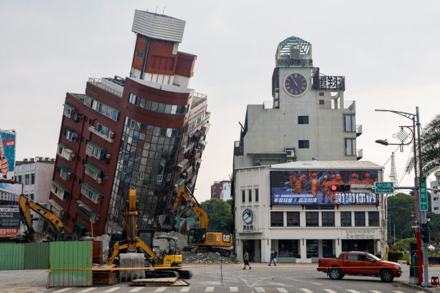 Ταϊβάν: Διασώσεις εγκλωβισμένων μετά τον σεισμό των 7,4 Ρίχτερ