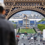 Συνελήφθη ο άνδρας που απειλούσε να ανατιναχθεί στο ιρανικό προξενείο στο Παρίσι