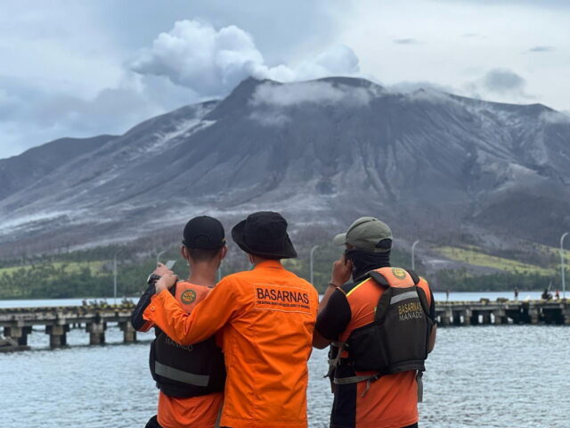 Ηφαίστειο εξερράγη στην Ινδονησία [ΒΙΝΤΕΟ]