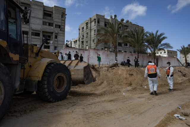 Γάζα: «Σοκαρισμένος» ο ΟΗΕ για τους ομαδικούς τάφους σε νοσοκομεία