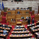 Συνελήφθη και οδηγείται στη ΓΑΔΑ ο Κ. Φλώρος