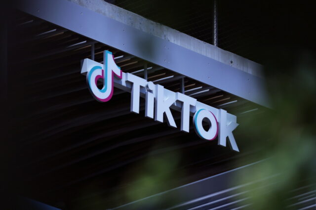 TikTok: Δε σκοπεύει να πουλήσει την εφαρμογή η ByteDance
