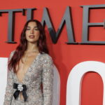 Eντυπωσιακή η Dua Lipa στο κόκκινο χαλί του «Time 100 Gala 2024»