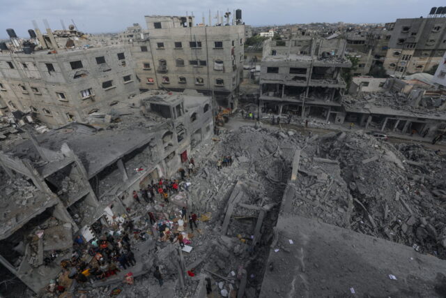 Ισραηλινοί βομβαρδισμοί σκότωσαν τουλάχιστον 20 Παλαιστινίους στη Ράφα