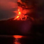 «Βρυχάται» ξανά το ηφαίστειο Ρουάνγκ στην Ινδονησία [ΒΙΝΤΕΟ]