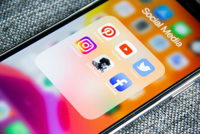 Η Κομισιόν ξεκινά έρευνα κατά του Facebook και του Instagram