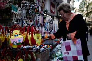 Από σήμερα το εορταστικό ωράριο για το Πάσχα