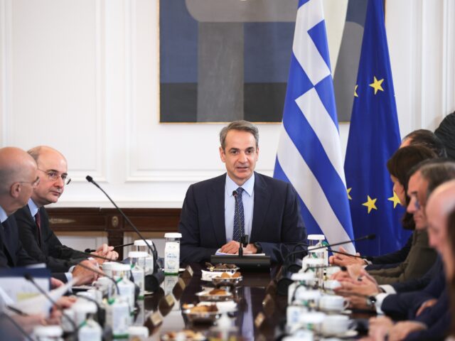 Ανακοινώνεται η αύξηση του κατώτατου μισθού