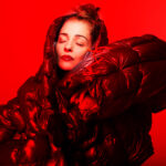 Νατάσσα Μποφίλιου: «Κάτι καίγεται» στο Θέατρο Γης