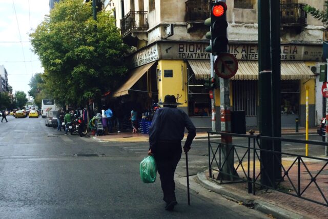 Σύλληψη και πρόστιμο σε μοτοσικλετιστή για 12 «κόκκινα» φανάρια