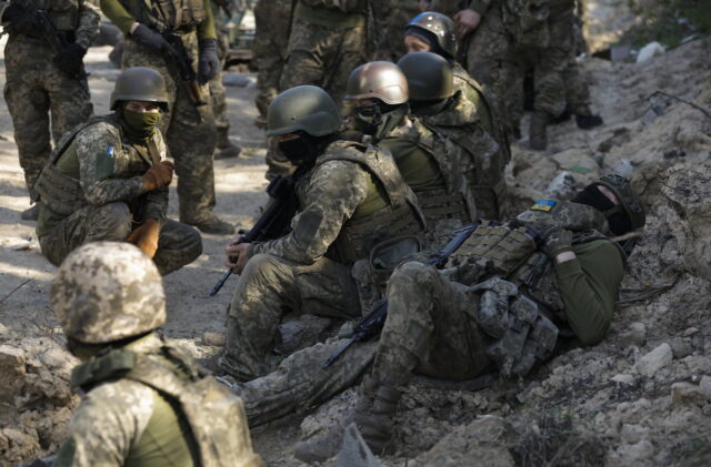 Η Ουκρανία λέει πως έπληξε ρωσικά αντιαεροπορικά συστήματα στην Κριμαία