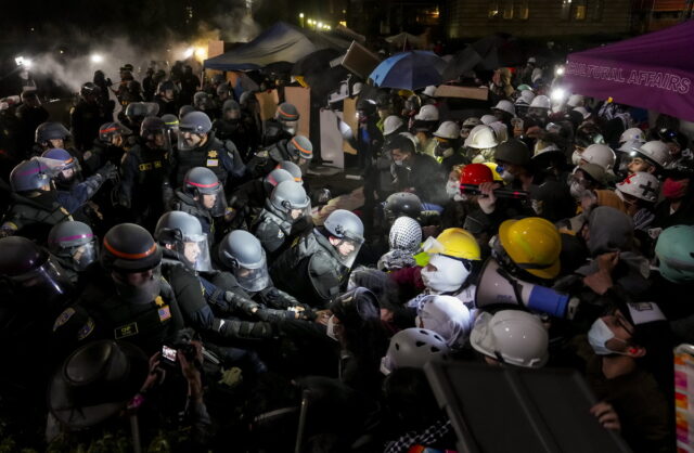 ΗΠΑ: Εισβολή της αστυνομίας στο πανεπιστήμιο του Λος Άντζελες
