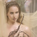 Η Λάνα Ντελ Ρέι τιμήθηκε με βραβείο Άιβορ Νοβέλο