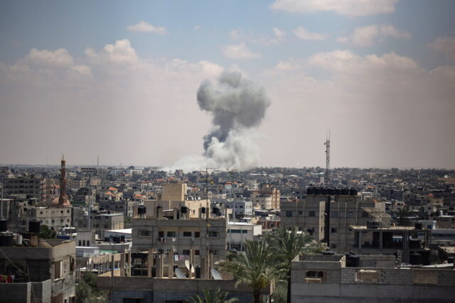 «Μας σκοτώνουν στον ύπνο μας»: Φονικοί ισραηλινοί βομβαρδισμοί στη Λωρίδα της Γάζας