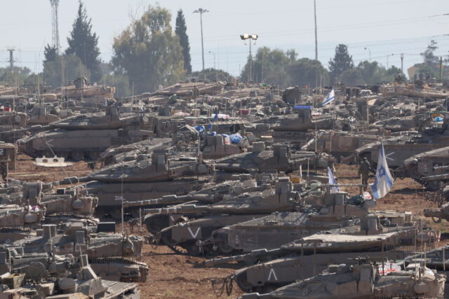 Ισραηλινά τεθωρακισμένα χτυπούν κατοικημένες περιοχές στην ανατολική Ράφα