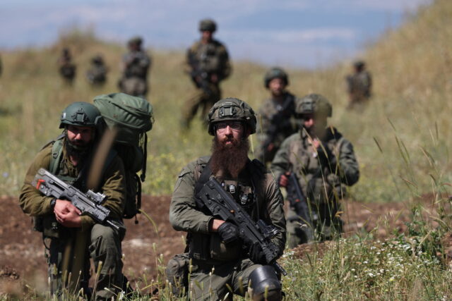 Το Ισραήλ προειδοποιεί «εχθρούς και φίλους» ότι θα κάνει ό,τι χρειαστεί για να πετύχει τους πολεμικούς του στόχους