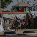 Ακατάπαυστοι βομβαρδισμοί στη Λωρίδα της Γάζας – Η UNRWA κλείνει τα γραφεία της στην Ανατολική Ιερουσαλήμ μετά από απόπειρες εμπρησμού από «Ισραηλινούς εξτρεμιστές»