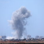 Γάζα: Το Ισραήλ σφυροκοπά τον προσφυγικό καταυλισμό της Τζαμπάλια και τη Ράφα