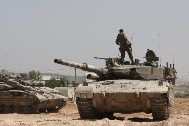 Ασταμάτητοι βομβαρδισμοί στη Γάζα, ανταλλαγές πυρών στα σύνορα Ισραήλ-Λιβάνου