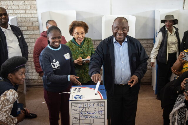 Τέλος εποχής στη Νότια Αφρική: Το Εθνικό Αφρικανικό Κονγκρέσο αναμένεται να χάσει την κοινοβουλευτική πλειοψηφία έπειτα από 30 χρόνια