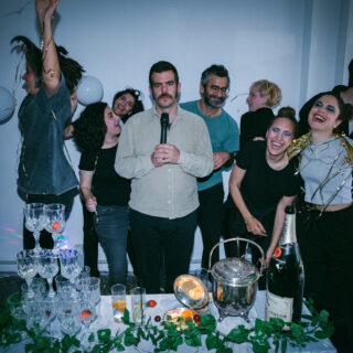 Farewell / Εν τόπω χλοερώ: Τι θα ήταν αυτή η παράσταση, αν ήταν…