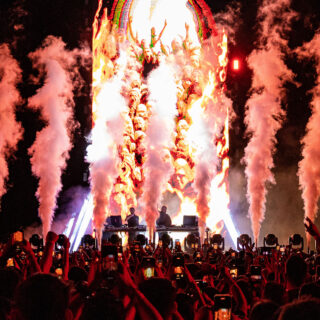 30 φωτογραφίες από το βράδυ που οι Mathame ηλέκτρισαν τον Λυκαβηττό