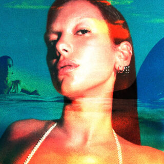 Όταν η Dua Lipa μετανάστευε από το Κόσοβο στο Λονδίνο, η πυξίδα της έδειχνε στο άπειρο