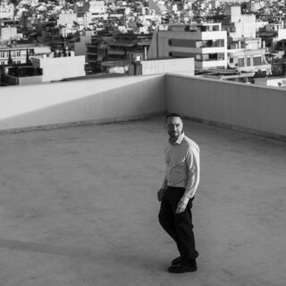 Ο Κωνσταντίνος Βήτα μας περιγράφει track by track το νέο του άλμπουμ «Το Χέρι» που μόλις κυκλοφόρησε