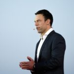 Στ. Κασσελάκης: «Καλώ όλες και όλους τους εκλεγμένους μας συνέδρους να είναι έξω από τον χώρο του συνεδρίου»