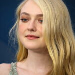 H Ντακότα Φάνινγκ είναι «ευγνώμων» για το ταξίδι της στην υποκριτική